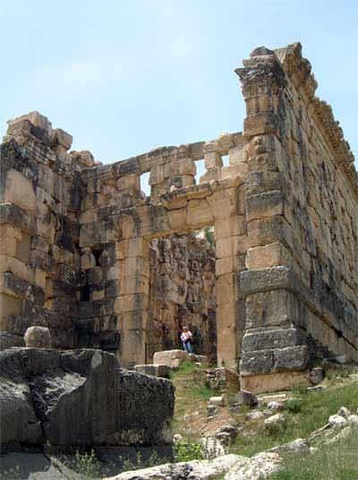 Tempel von Niha, Eingang